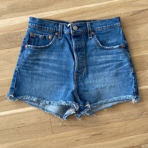 Levi High Rise Ribcage Shorts Size 29